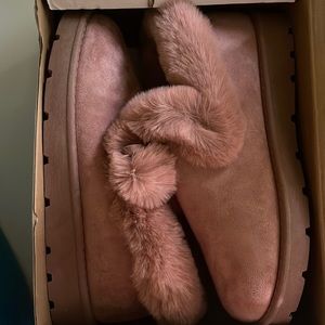 Blush low top boot with soft fur! 12 new